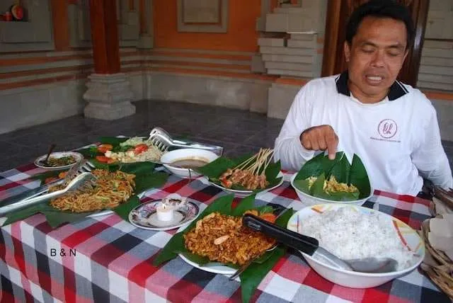 Bali on a bike -dinner at Made's home