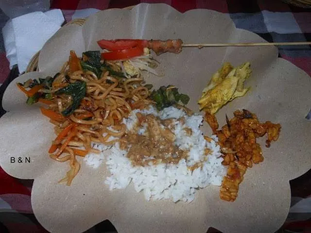 Bali on a bike -dinner at Made's home
