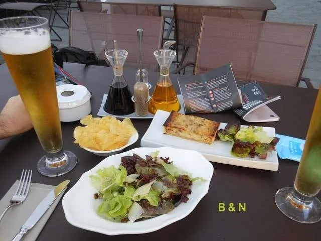 visiting Barcelona in Spain and enjoying food, drinks and Gaudi