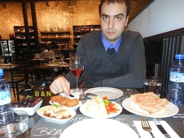 visiting Barcelona in Spain and enjoying food, drinks and Gaudi