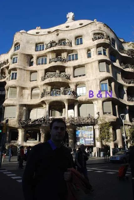 visiting Barcelona in Spain and enjoying food, drinks and Gaudi