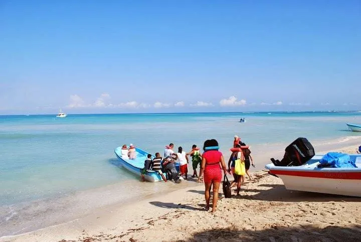relaxing on Isla Paradiso - the heavenly island in the Dominican Republic