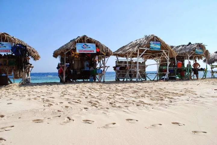 relaxing on Isla Paradiso - the heavenly island in the Dominican Republic