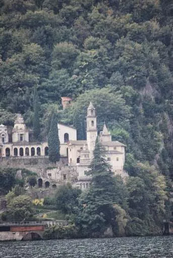 journey on Lake Como in Italy - towns Como, Bellagio and Varenna