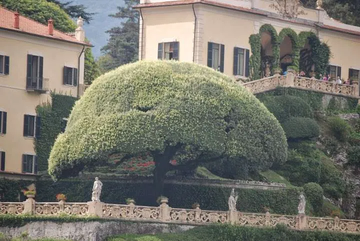 journey on Lake Como in Italy - towns Como, Bellagio and Varenna