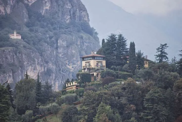 journey on Lake Como in Italy - towns Como, Bellagio and Varenna