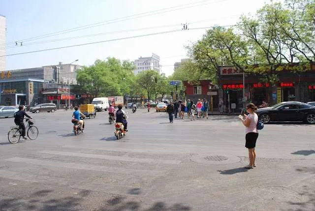 travelers teaching how to enjoy China