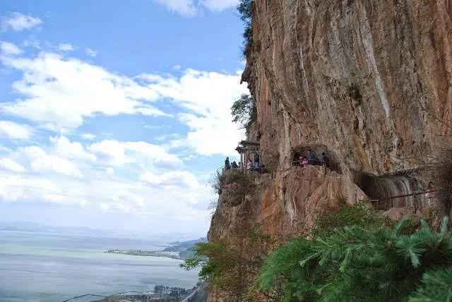 visit the city of Kunming in China