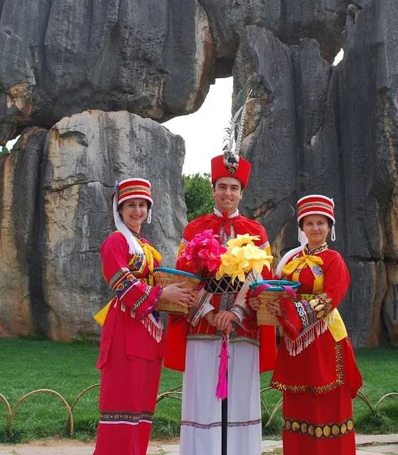 travelers teaching how to enjoy China