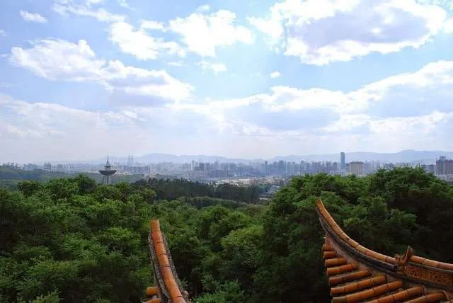 visit the city of Kunming in China