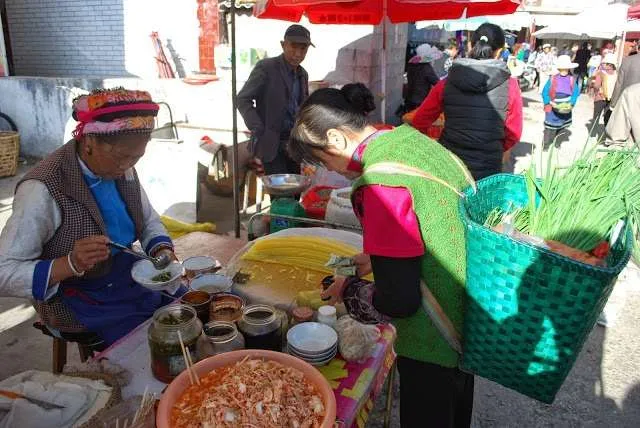 travelers teaching how to enjoy China