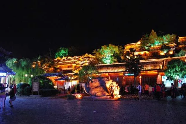 travelers teaching how to enjoy China