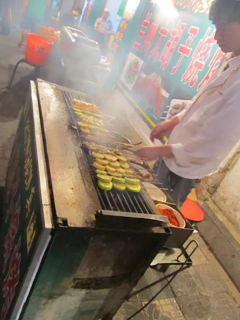 travelers teaching how to enjoy China