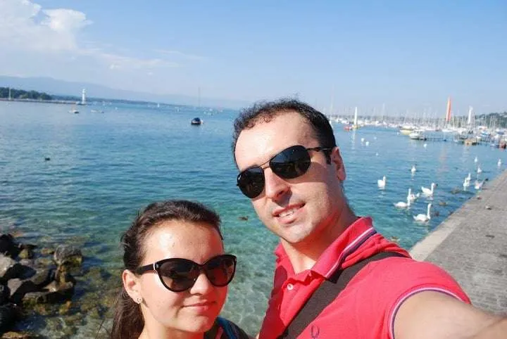 Travel couple in front of the lake in Geneva, Switzerland