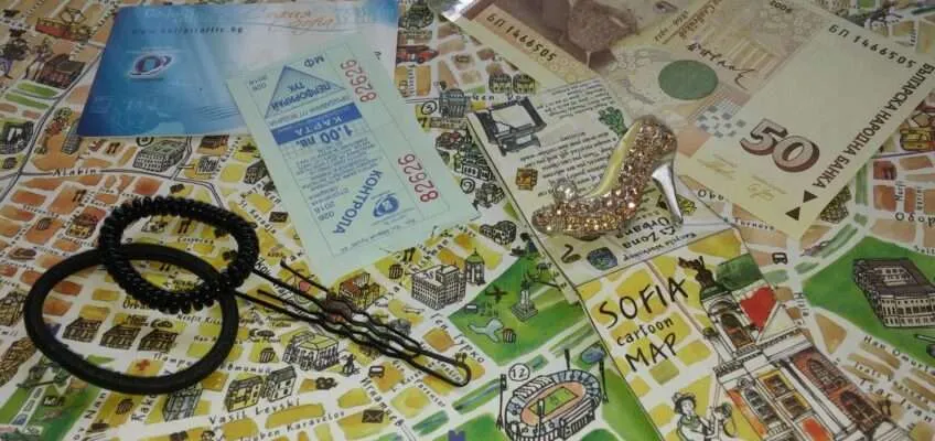 9 (un)usual things you will find in the handbags of Sofia ladies