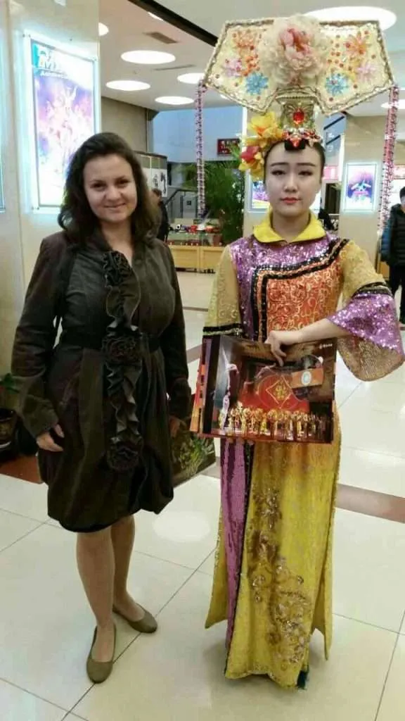 The author of "Beijing Social Blossom" stories - Bistra - traveler, dancer, writer focused on making people happy.