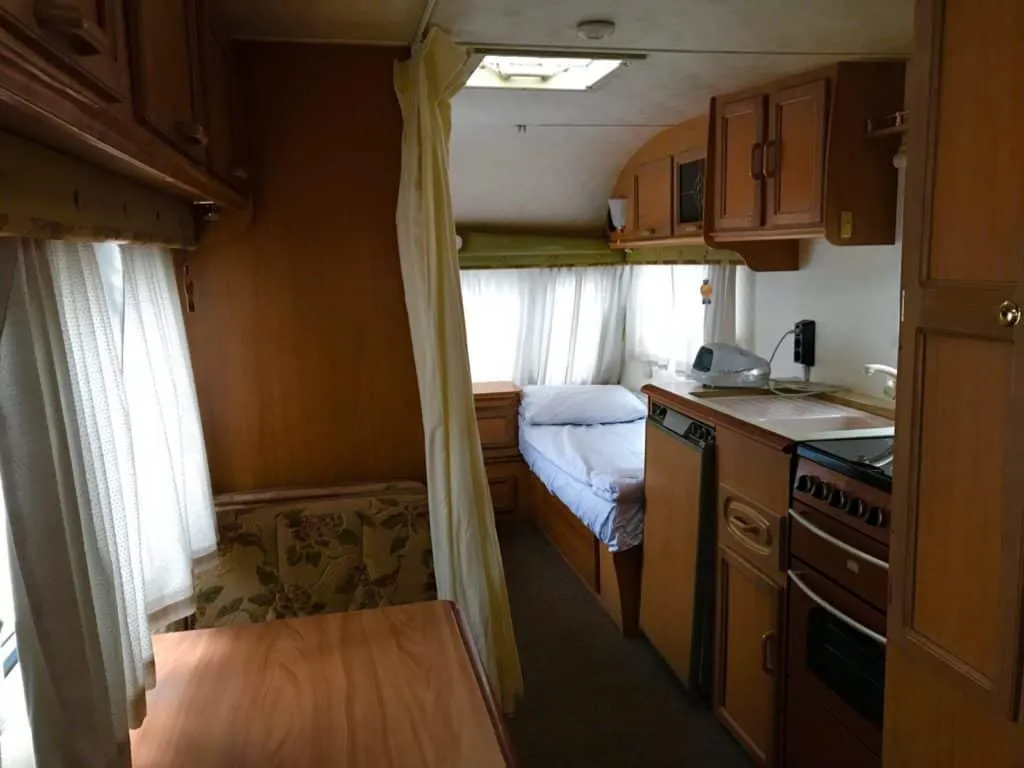 work, team, vacation, team building, co-working space, coworkation, coliving, igloo, stay in the Rhodope mountains, Pamporovo, Chepelare - winter in the mountain, ski, travel, work and travel, work on the road, Bulgaria, caravan