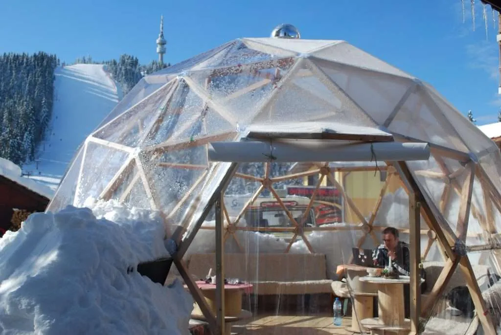 work, team, vacation, team building, co-working space, coworkation, coliving, igloo, stay in the Rhodope mountains, Pamporovo, Chepelare - winter in the mountain, ski, travel, work and travel, work on the road, Bulgaria