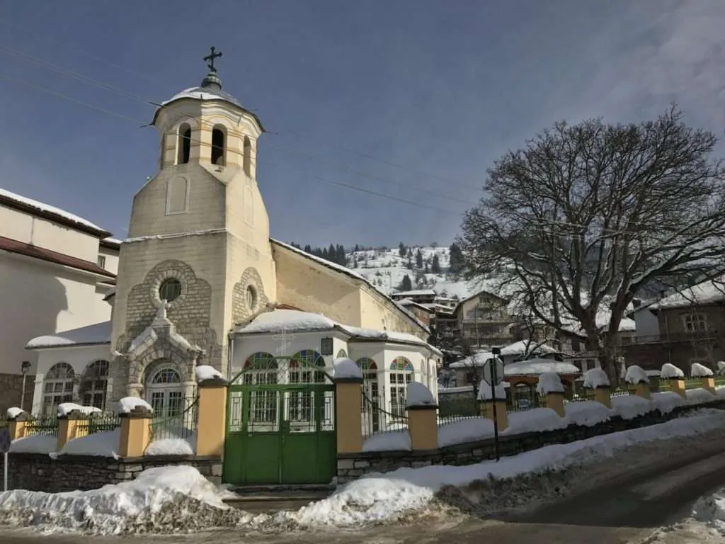 work, team, vacation, team building, co-working space, coworkation, coliving, igloo, stay in the Rhodope mountains, Pamporovo, Chepelare - winter in the mountain, ski, travel, work and travel, work on the road, Bulgaria