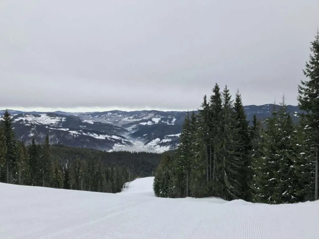work, team, vacation, team building, co-working space, coworkation, coliving, igloo, stay in the Rhodope mountains, Pamporovo, Chepelare - winter in the mountain, ski, travel, work and travel, work on the road, Bulgaria