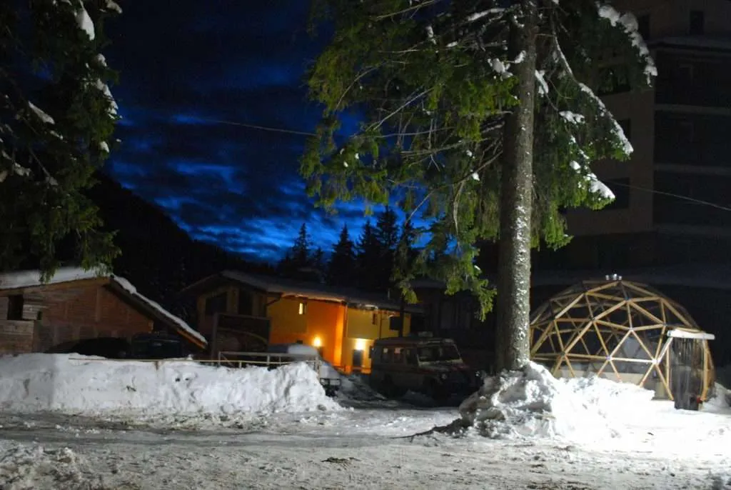work, team, vacation, team building, co-working space, coworkation, coliving, igloo, stay in the Rhodope mountains, Pamporovo, Chepelare - winter in the mountain, ski, travel, work and travel, work on the road, Bulgaria
