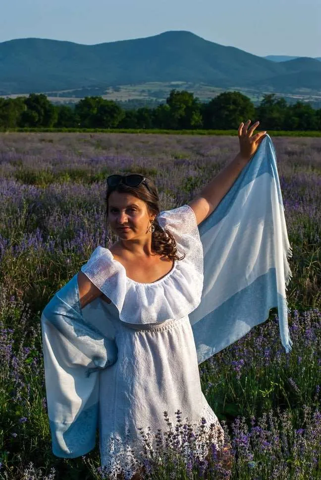 Фотосесия лавандулови полета, лавандули, ечемик, България, корица