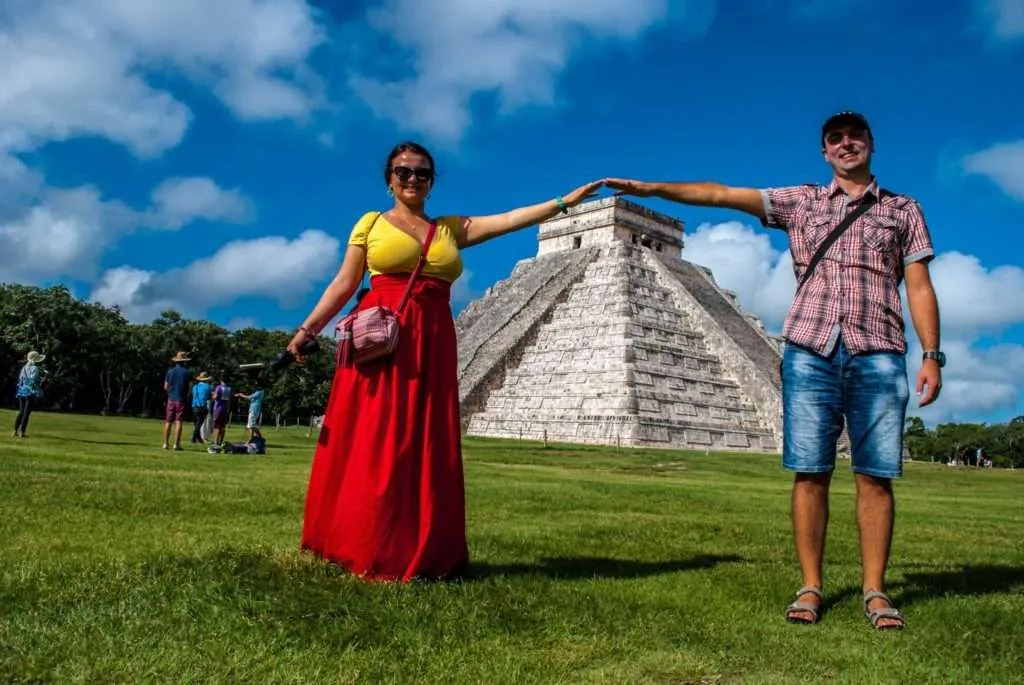 Mexico Chichen Itza Kukulcan hands on top New7wonders