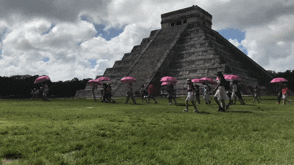 Mexico Chichen Itza Kukulkan New7wonders umbrela tourist group
