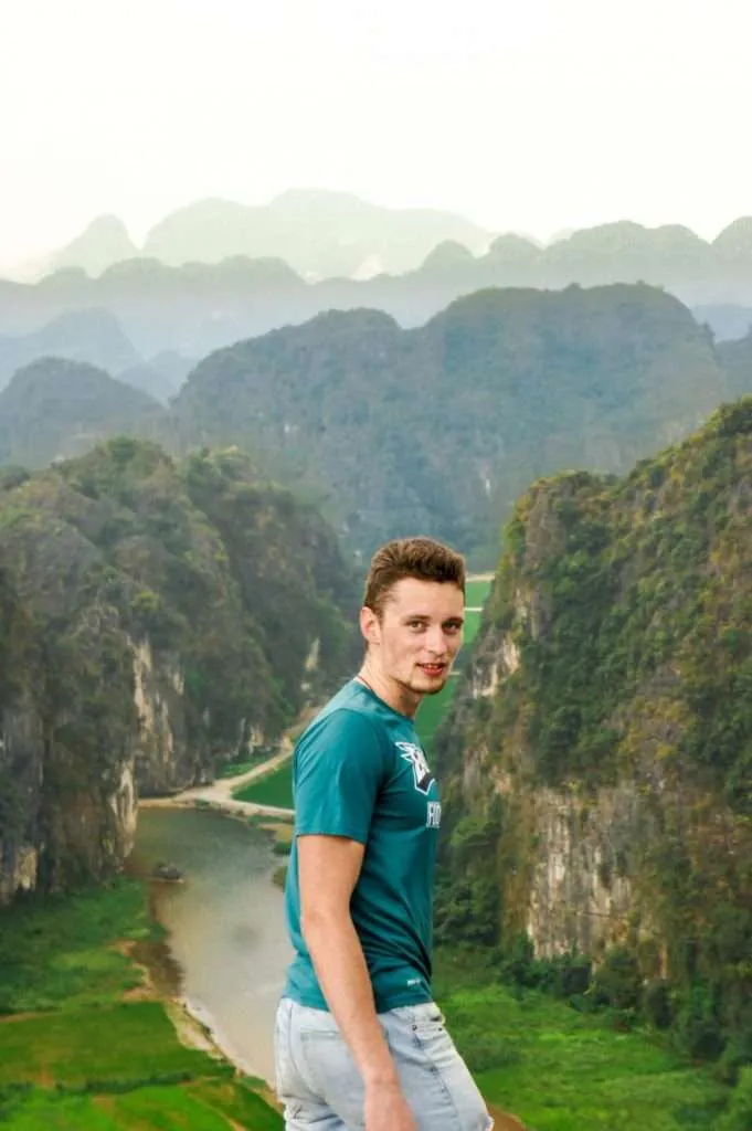 Digital nomad volunteering, teaching in Vietnam