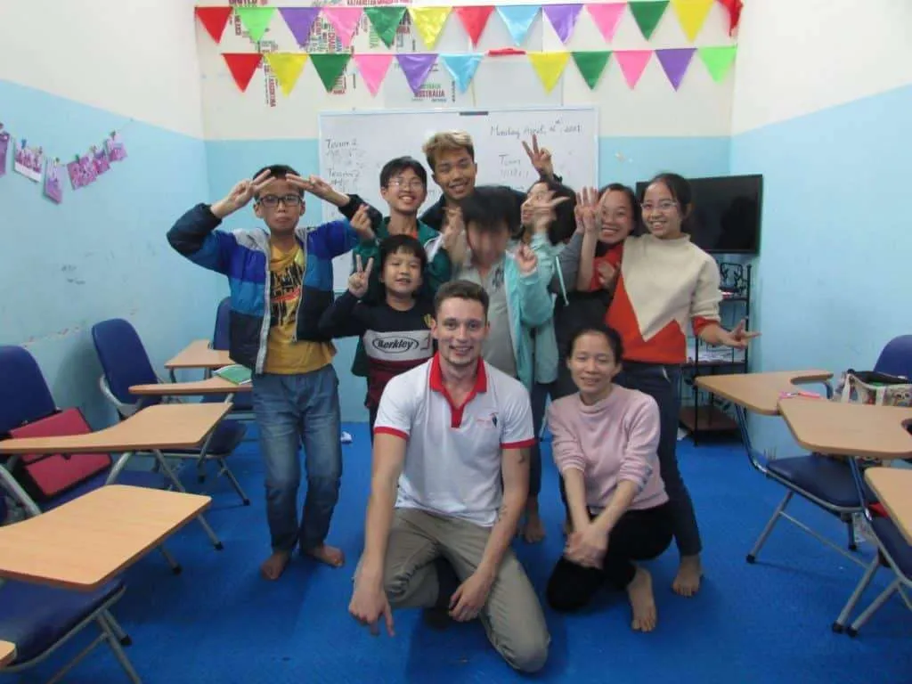 Digital nomad volunteering, teaching in Vietnam