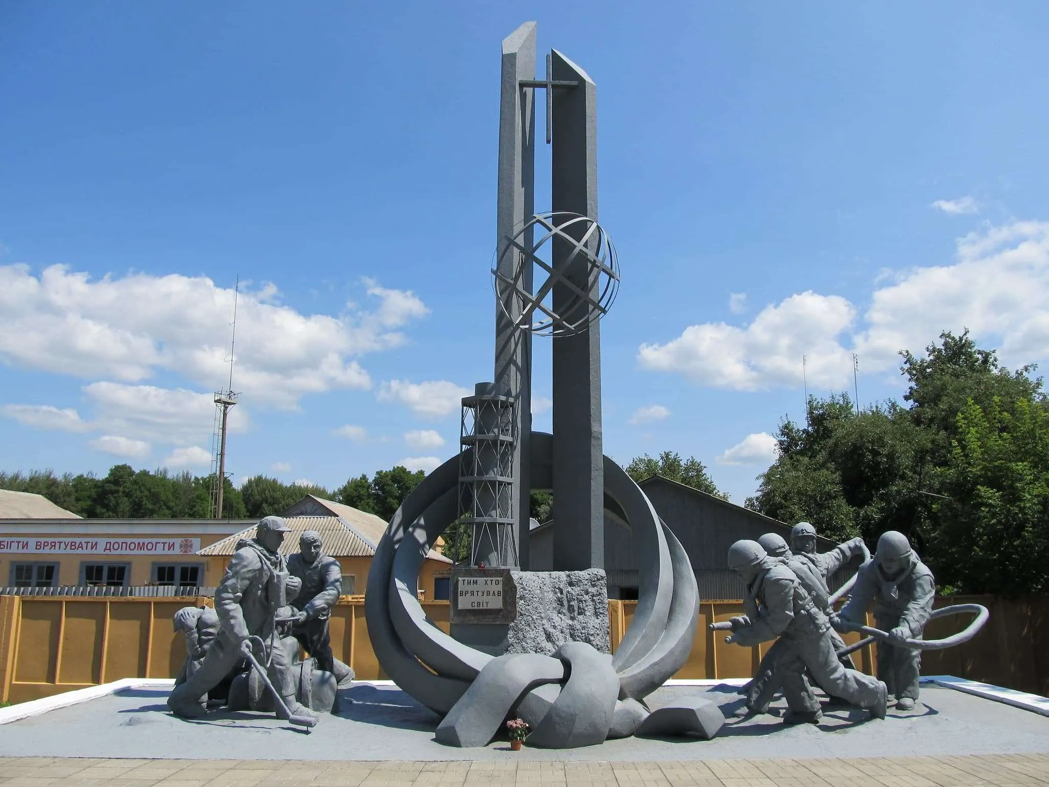 Tour Chernobyl - visit Pripyat, the Power Plant, 10km and 30km exclusion zone