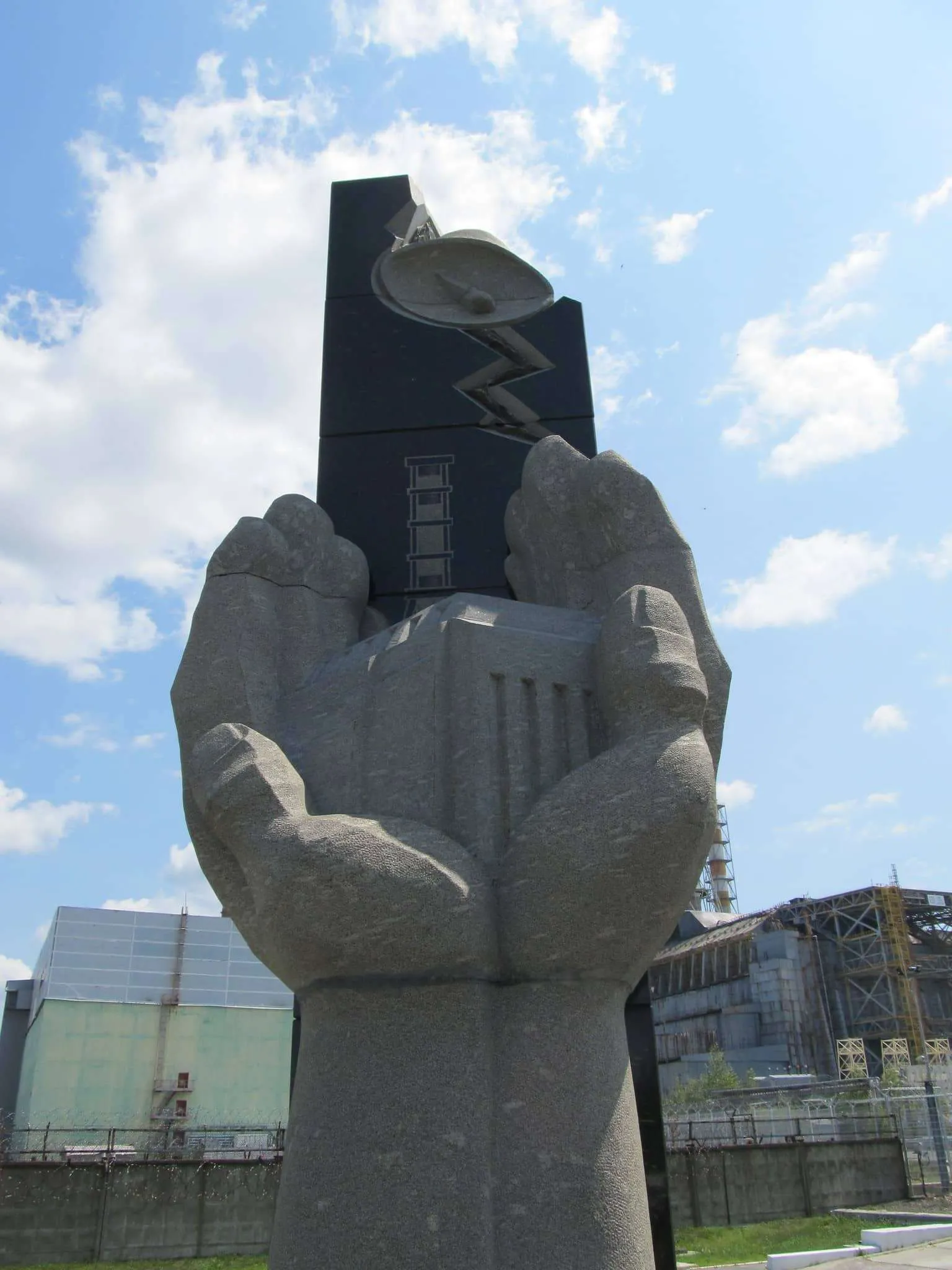Tour Chernobyl - visit Pripyat, the Power Plant, 10km and 30km exclusion zone