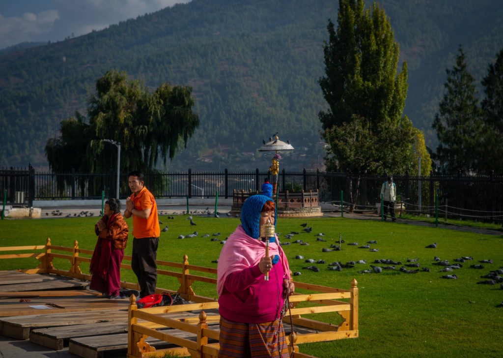 Bhutan - people, country, culture, Buddhists praying