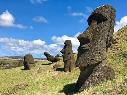 Plan a trip to Easter Island - how to get, where to stay, what to do and 4-day Easter Island itinerary