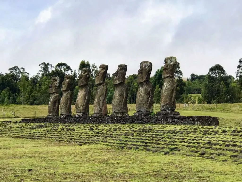 Plan a trip to Easter Island - how to get, where to stay, what to do and 4-day Easter Island itinerary