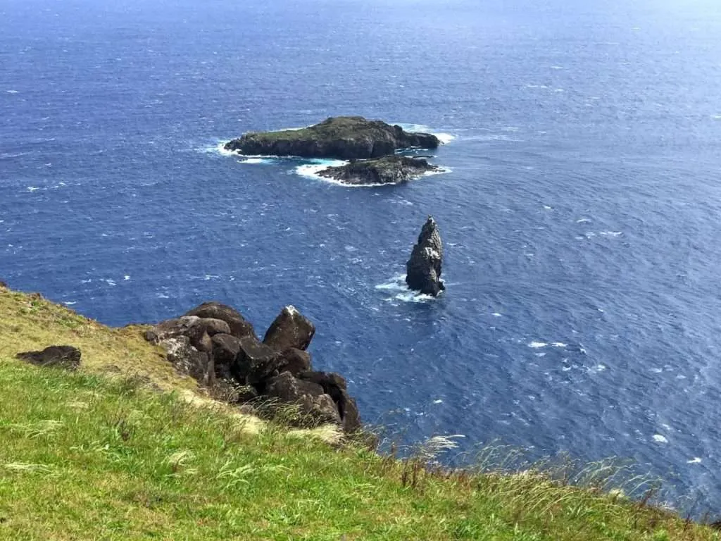 Plan a trip to Easter Island - how to get, where to stay, what to do and 4-day Easter Island itinerary