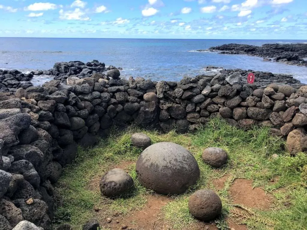 Plan a trip to Easter Island - how to get, where to stay, what to do and 4-day Easter Island itinerary