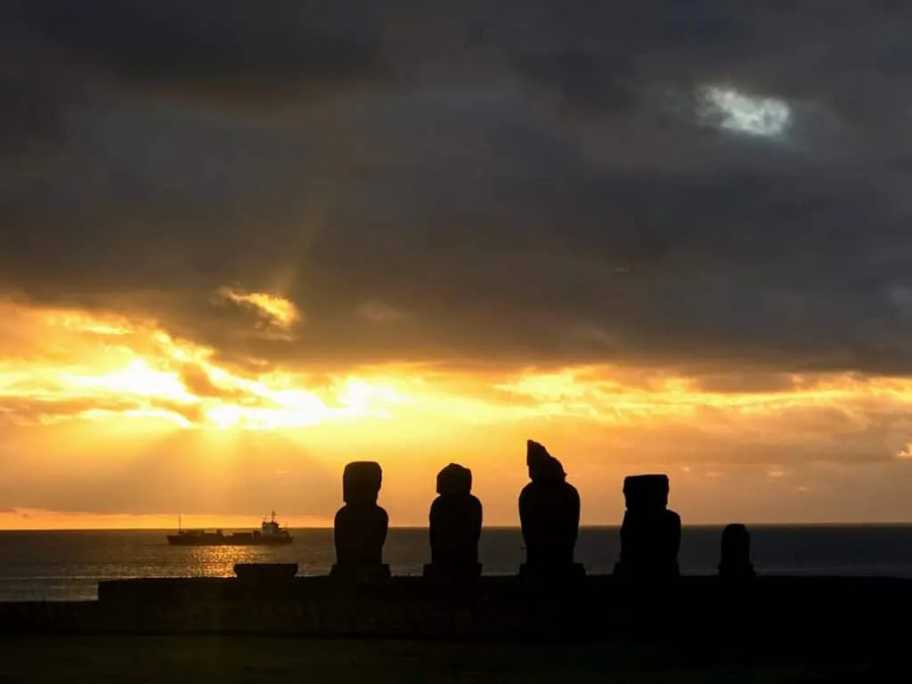 Plan a trip to Easter Island - how to get, where to stay, what to do and 4-day Easter Island itinerary