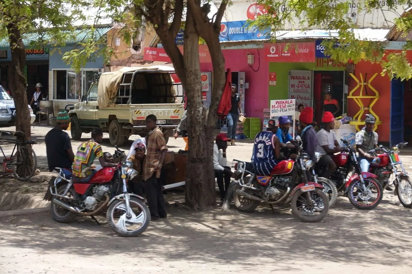 10-day Tanzania and Zanzibar itinerary - driving on the road
