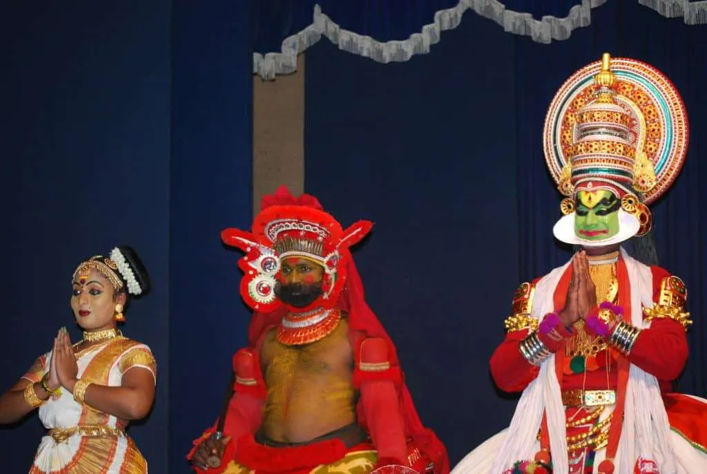 India travel, traditional performance at Fort Kochi