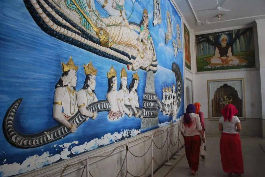 Explore India, Sikh temple near Jaipur