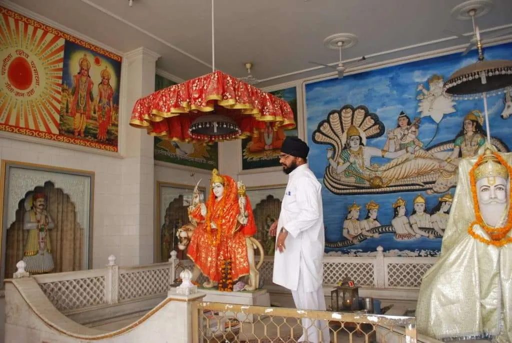 Explore India, Sikh temple near Jaipur