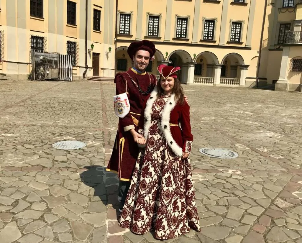 Couple travel quotes, royal traditional costumes in Belarus