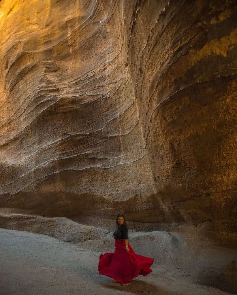 Jordan, visiting Petra, how to take a photo at the Siq