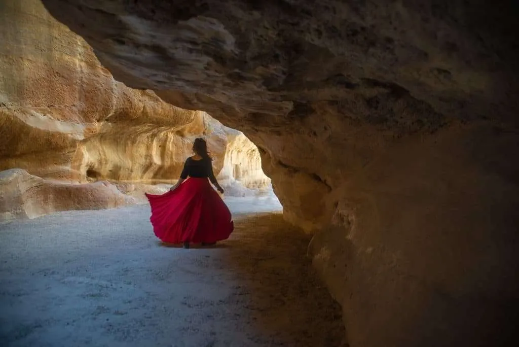 Jordan, visiting Petra, how to take a photo at the Siq