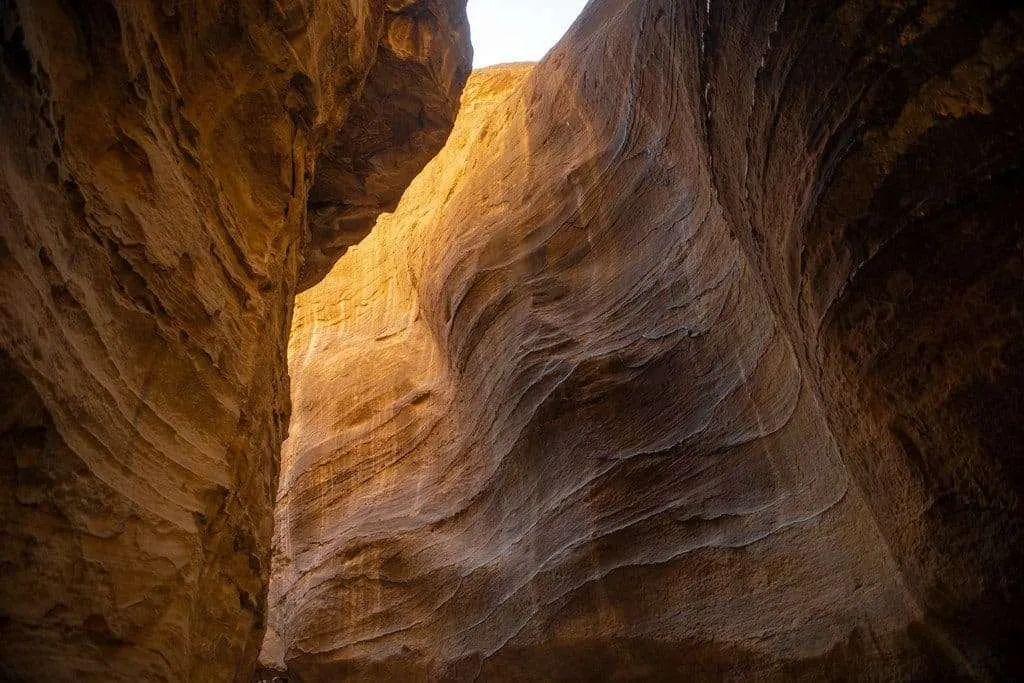 Jordan, visiting Petra, how to take a photo at the Siq