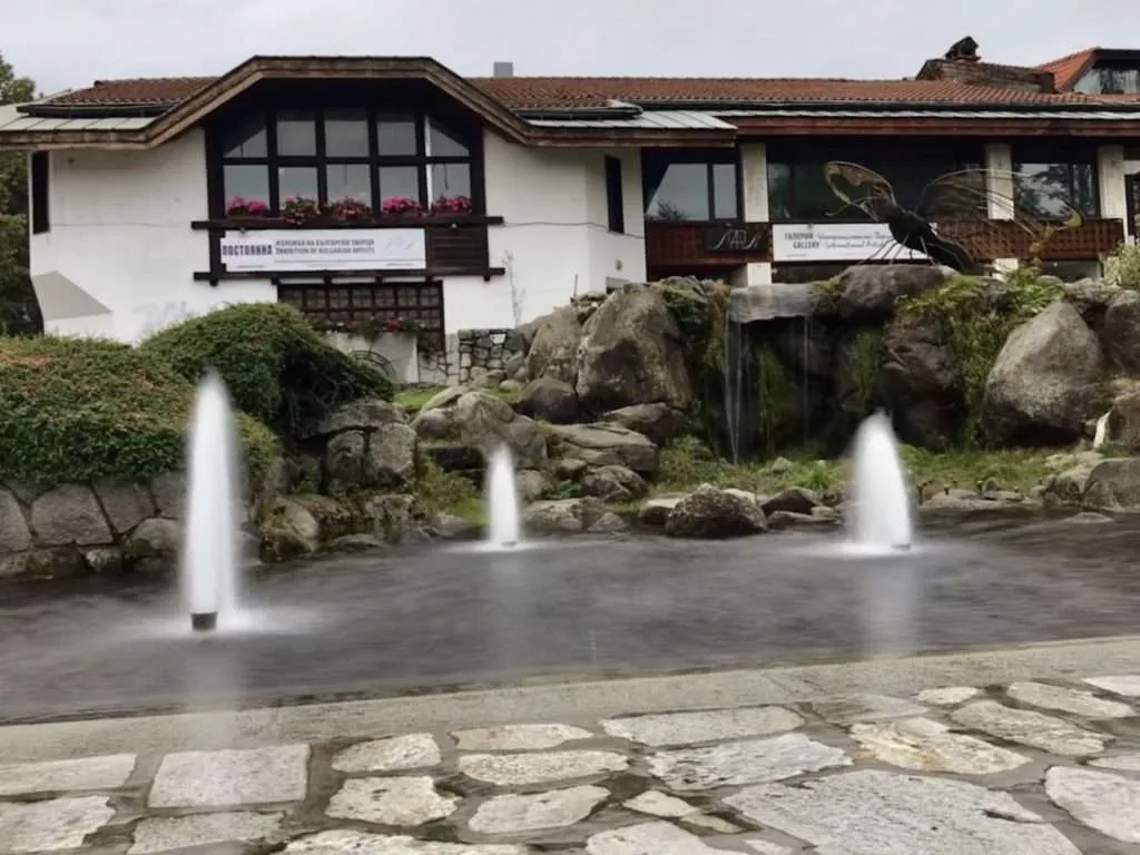Bansko art gallery and fountains