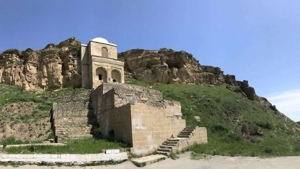Diri baba turbesi, Baku, Azerbaijan