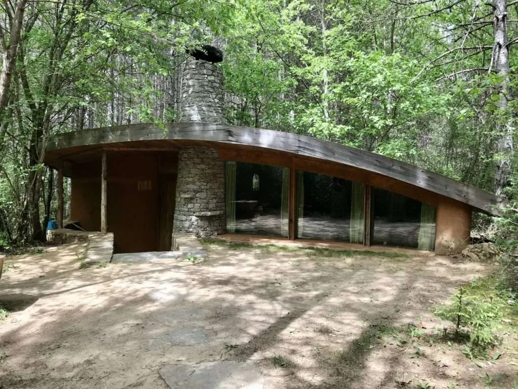 Omaya ecovillage, clay house in the woods, Bulgaria