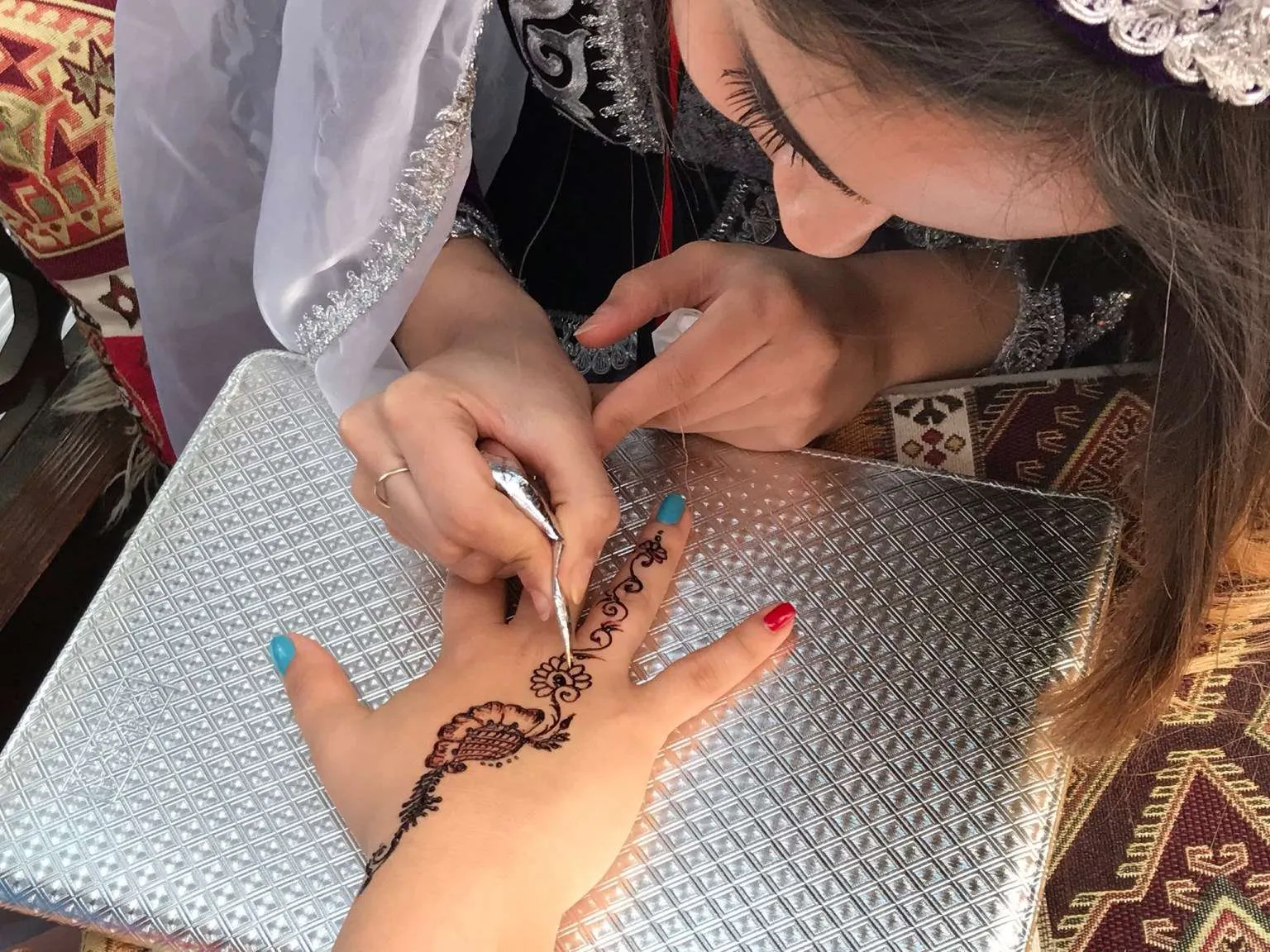 Henna painting art in Baku, Azerbaijan, by Nace Sapundjiev